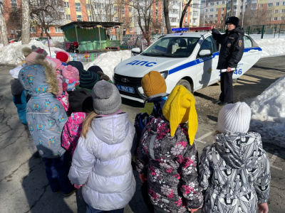 Знакомство со спецтранспортом. Патрульная машина